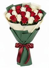 Букет Микс из красных и белых роз в Алексине