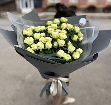 Букет Белые кустовые розы Солинеро в Алексине