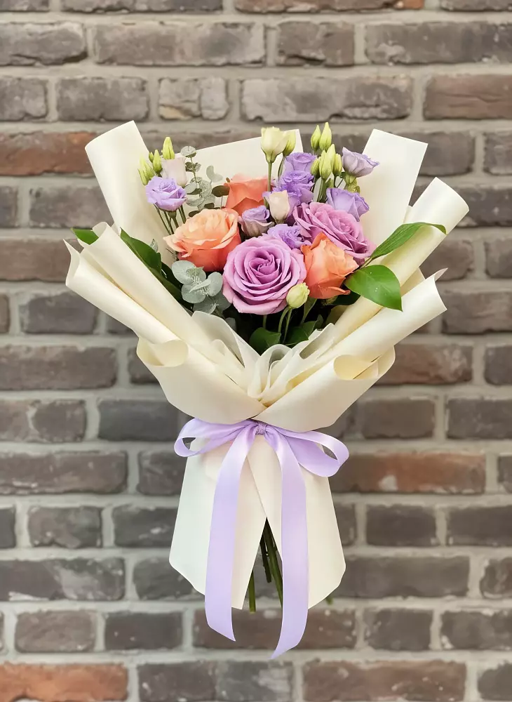 Букет цветов из: Лизиантусы и Розы в Алексине