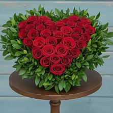 Композиция Сердце в любви в Алексине Цветочная композиция из Розы в виде сердца в Алексине